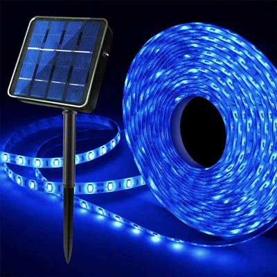 Tira de luces LED para piscina sobre el suelo