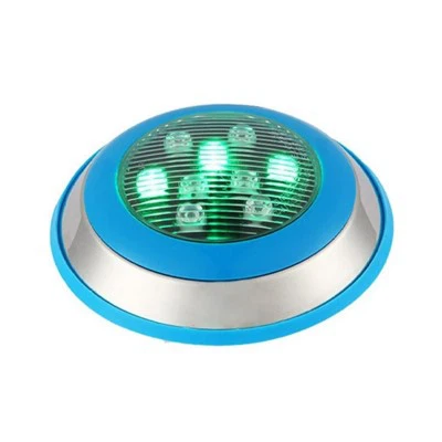 Luz LED en la piscina