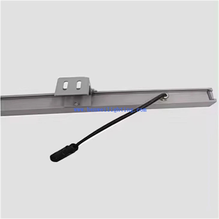Wall-mounted lights (4)